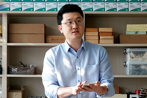Lee, Hyunwoo Associate Professor Photo